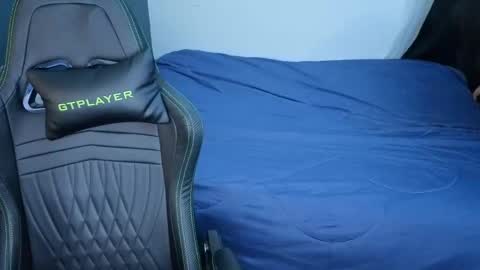 Snapshot of miacanela_xo chatting on March 15, 1:22 am Mia online show from March 15, 1:22 am