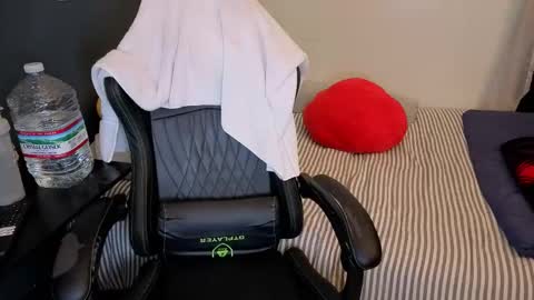 Snapshot of miacanela_xo chatting on March 21, 2:49 am Mia online show from March 21, 2:49 am