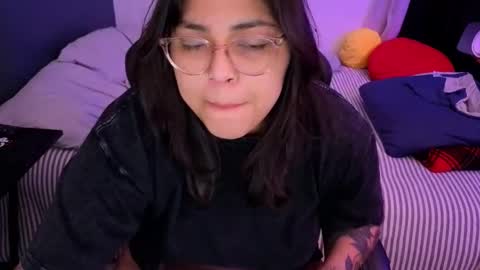 Snapshot of miacanela_xo chatting on March 25, 2:50 am Mia online show from March 25, 2:50 am