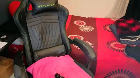 Snapshot of miacanela_xo chatting on March 28, 2:33 am Mia online show from March 28, 2:33 am