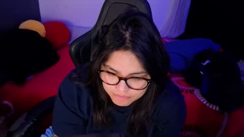 Snapshot of miacanela_xo chatting on March 29, 2:22 am Mia online show from March 29, 2:22 am