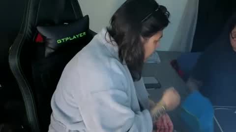 Snapshot of miacanela_xo chatting on March 30, 1:39 am Mia online show from March 30, 1:39 am