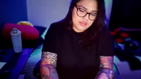 Snapshot of miacanela_xo chatting on April 1, 2:12 am Mia online show from April 1, 2:12 am