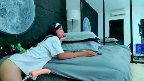 miacortes_ online show from June 5, 8:58 pm