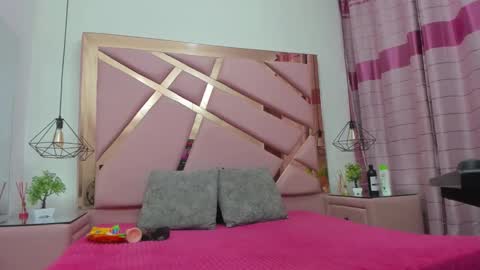 Snapshot of miacours chatting on January 5, 7:06 pm MiaCours online show from January 5, 7:06 pm