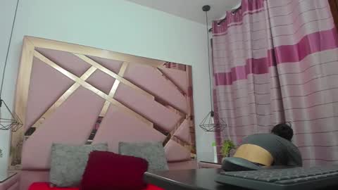 Snapshot of miacours chatting on January 11, 2:44 pm MiaCours online show from January 11, 2:44 pm