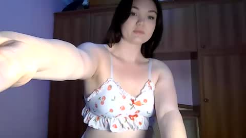 Mia online show from May 12, 8:55 am