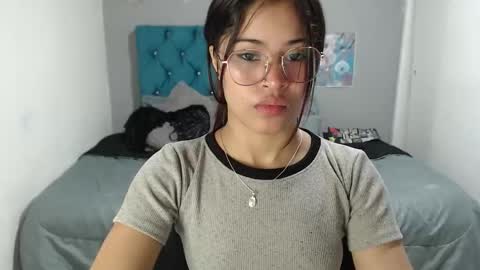 Snapshot of miacumgirl chatting on February 18, 12:23 pm miacumgirl online show from February 18, 12:23 pm