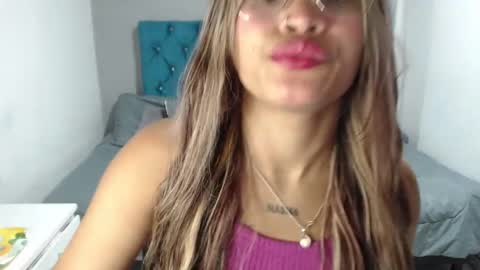 Snapshot of miacumgirl chatting on March 16, 12:20 pm miacumgirl online show from March 16, 12:20 pm