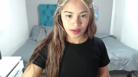 Snapshot of miacumgirl chatting on March 17, 12:30 pm miacumgirl online show from March 17, 12:30 pm