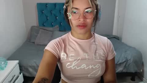 Snapshot of miacumgirl chatting on March 20, 12:32 pm miacumgirl online show from March 20, 12:32 pm