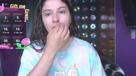 Snapshot of miadimota chatting on June 7, 7:28 pm Mia online show from June 7, 7:28 pm