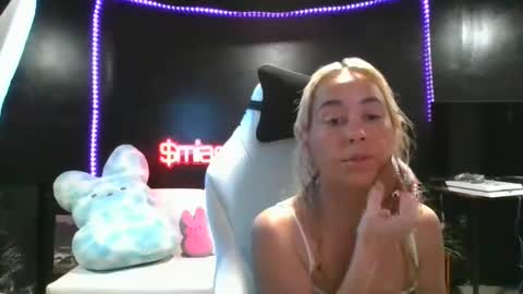 miaellababy online show from October 27, 12:47 am