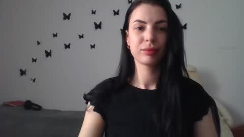 Mia online show from May 19, 9:32 pm