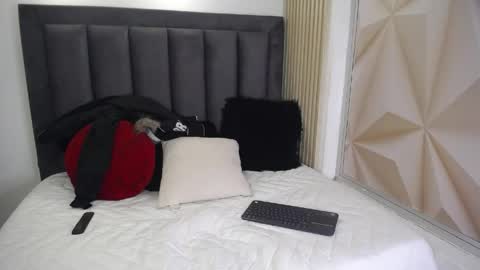 Mia  online show from May 19, 3:35 am