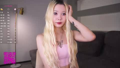 Mia online show from October 13, 7:19 am