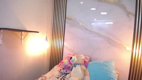 Snapshot of miah_princess chatting on October 21, 7:14 pm miah_princess online show from October 21, 7:14 pm