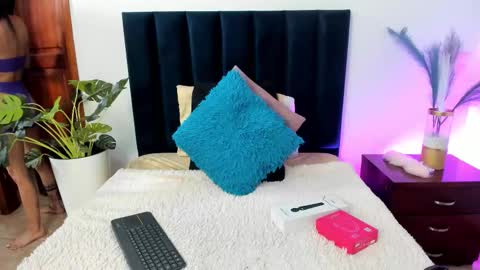 miahertz online show from October 12, 5:01 pm