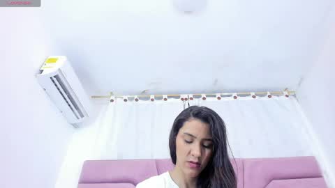 miajhonsonx online show from May 7, 1:49 pm