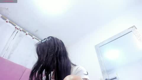 miajhonsonx online show from May 14, 8:37 pm