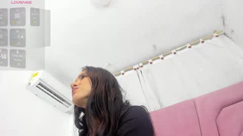 miajhonsonx online show from May 15, 9:22 pm