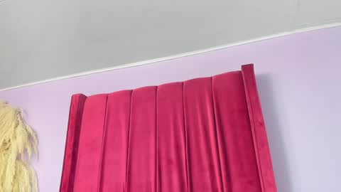 miajhonsonx online show from May 21, 7:21 pm