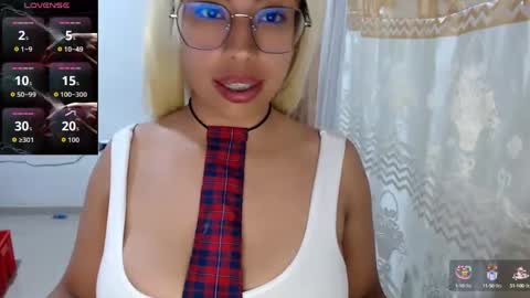 Snapshot of miajuk chatting on October 10, 3:38 am Emma online show from October 10, 3:38 am