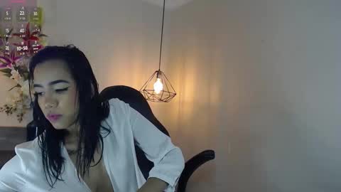 Mia online show from March 30, 12:06 pm