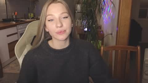 milanaaaa online show from March 6, 5:00 pm