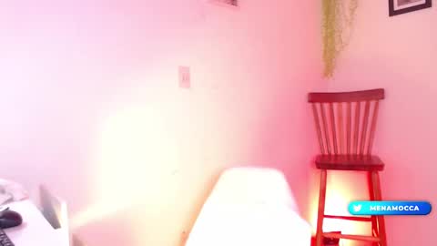 Snapshot of miaknox chatting on March 4, 9:07 am Mia online show from March 4, 9:07 am
