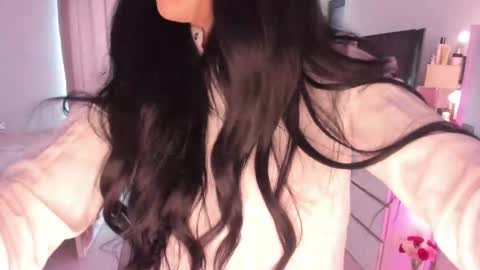 Snapshot of miaknoxxx chatting on March 10, 8:15 am Mia online show from March 10, 8:15 am