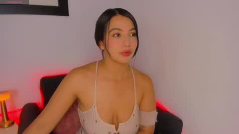 miakris1 online show from May 10, 2:28 am