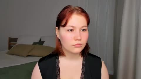 mialacrice online show from May 19, 11:27 am