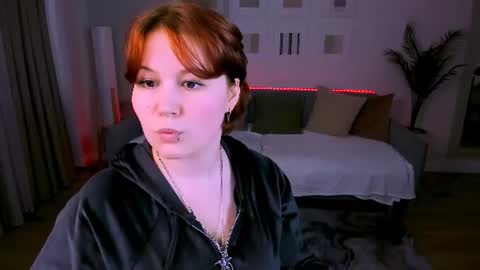 mialacrice online show from June 29, 11:32 am