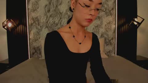 Mia Larouse online show from March 24, 8:25 pm