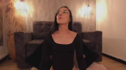 Mia Larouse online show from May 7, 2:17 am