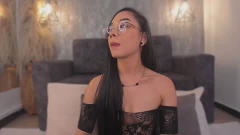 Mia Larouse online show from May 17, 6:11 am
