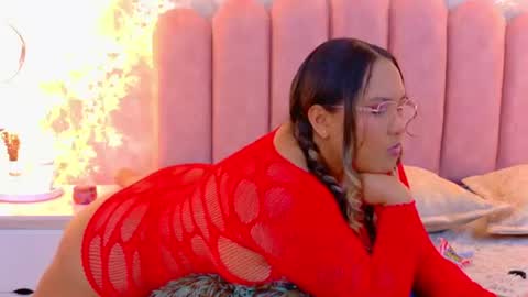 Mia online show from June 25, 5:12 am