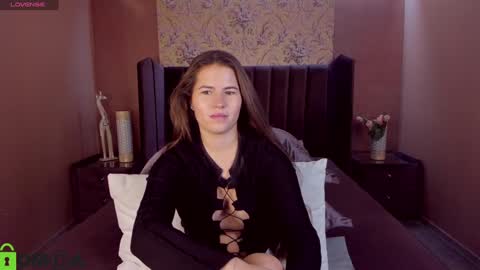 Mia online show from December 15, 5:34 am