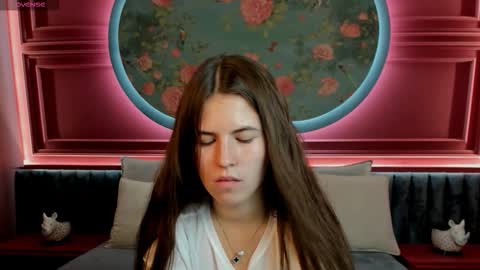 Mia online show from September 14, 6:34 am