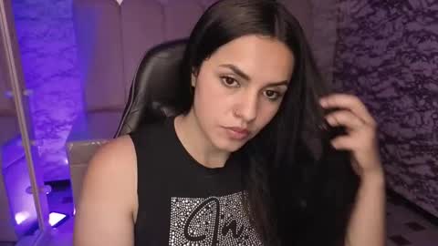 Snapshot of mialover_v chatting on September 22, 8:00 pm Hi Stream 1500 to 2100 online show from September 22, 8:00 pm