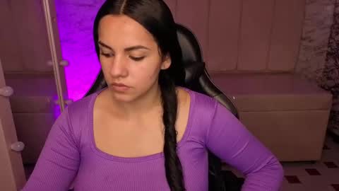 Snapshot of mialover_v chatting on October 3, 8:17 pm Hi Stream 1500 to 2100 online show from October 3, 8:17 pm