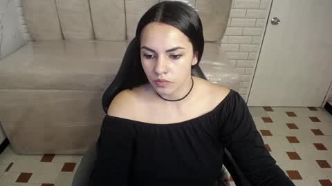 Snapshot of mialover_v chatting on October 4, 12:58 pm Hi Stream 1500 to 2100 online show from October 4, 12:58 pm