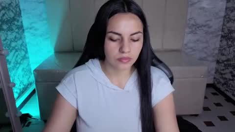 Snapshot of mialover_v chatting on October 8, 8:28 pm Hi Stream 1500 to 2100 online show from October 8, 8:28 pm