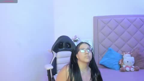 Snapshot of mialujan_ chatting on October 9, 3:26 am Mia online show from October 9, 3:26 am