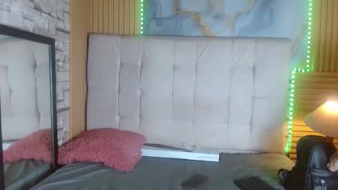 Snapshot of mialuna303av chatting on April 4, 11:13 pm mialuna303av online show from April 4, 11:13 pm