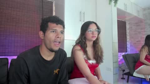 Mia online show from December 16, 7:10 pm