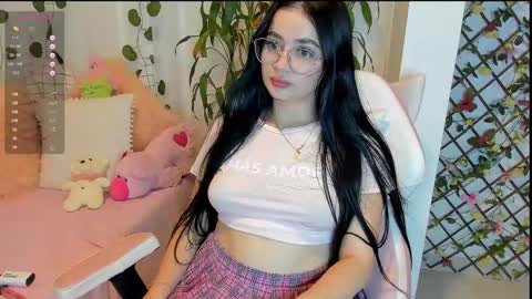 Snapshot of miamaiha chatting on January 24, 2:39 am mia 600am-1000am Colombia time online show from January 24, 2:39 am