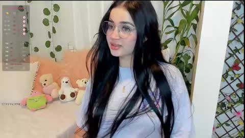 Snapshot of miamaiha chatting on February 23, 2:51 am mia 600am-1000am Colombia time online show from February 23, 2:51 am