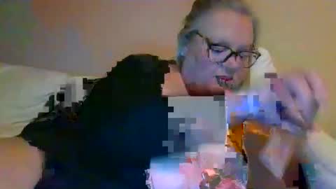 Snapshot of miamarie555 chatting on January 17, 3:00 am Miamarie555 online show from January 17, 3:00 am